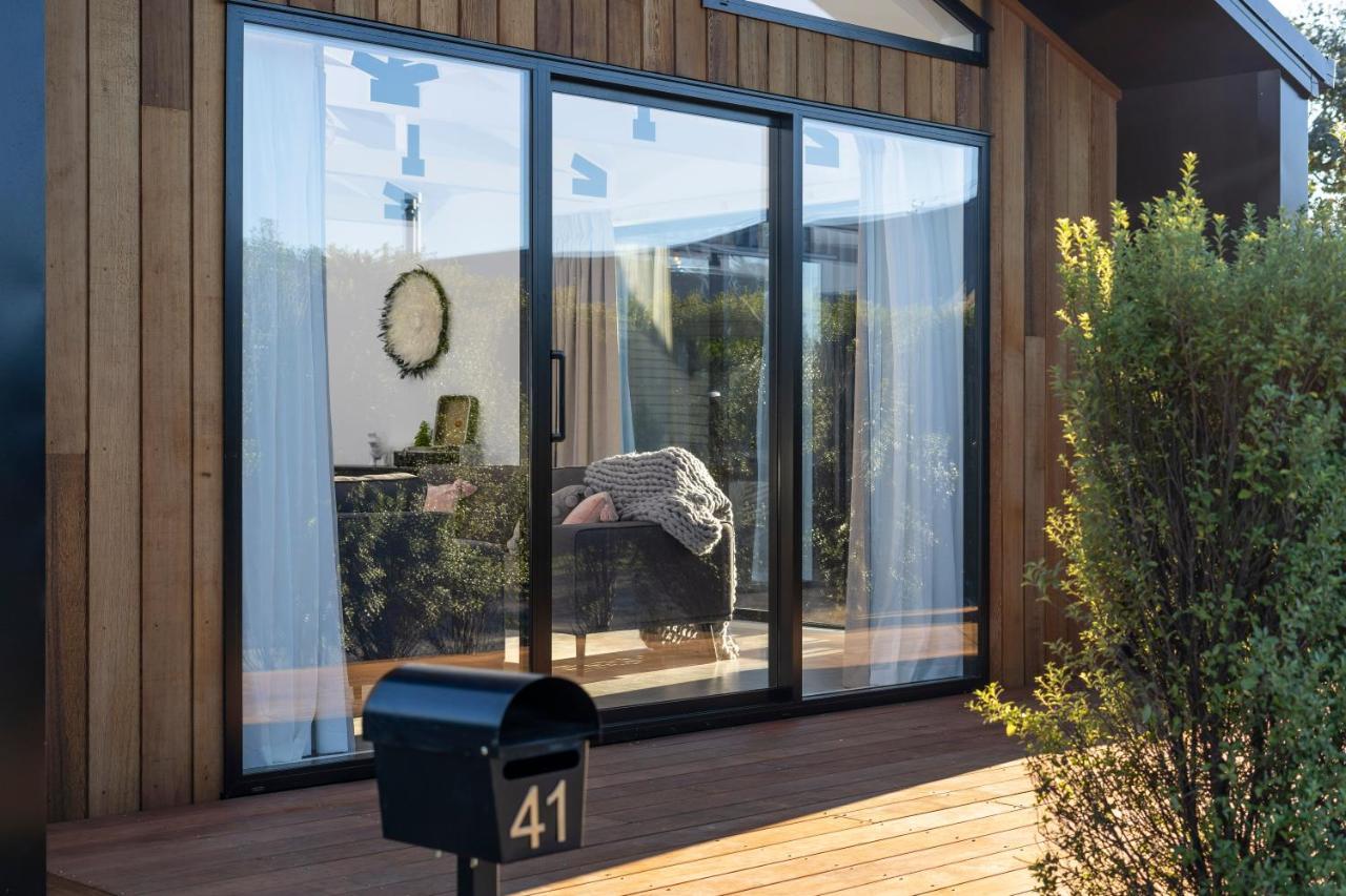Black Barn Modern: Luxe Martinborough Escape ภายนอก รูปภาพ
