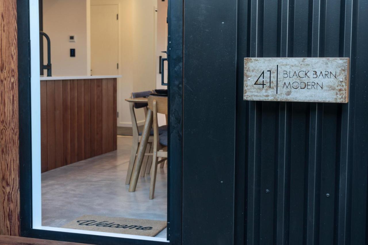 Black Barn Modern: Luxe Martinborough Escape ภายนอก รูปภาพ