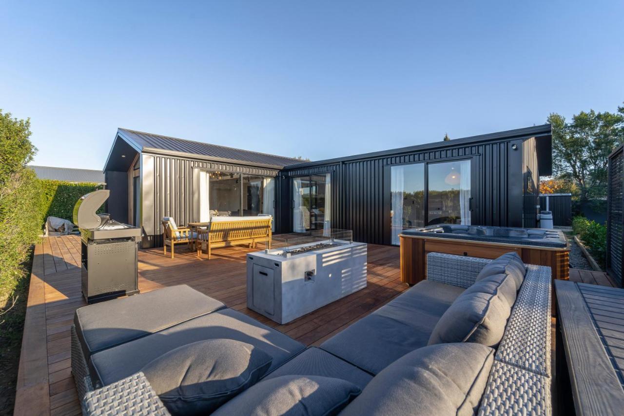 Black Barn Modern: Luxe Martinborough Escape ภายนอก รูปภาพ