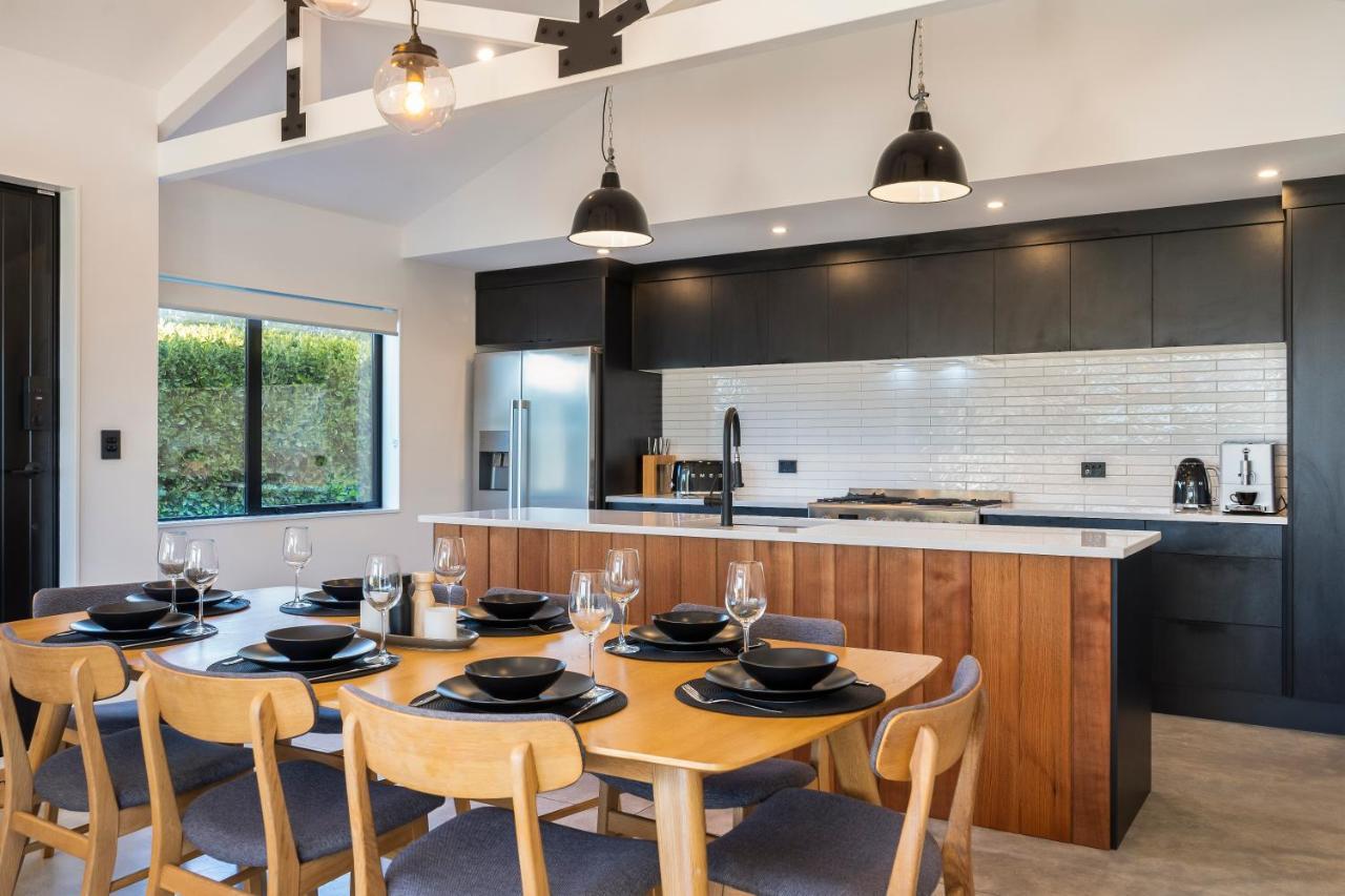 Black Barn Modern: Luxe Martinborough Escape ภายนอก รูปภาพ
