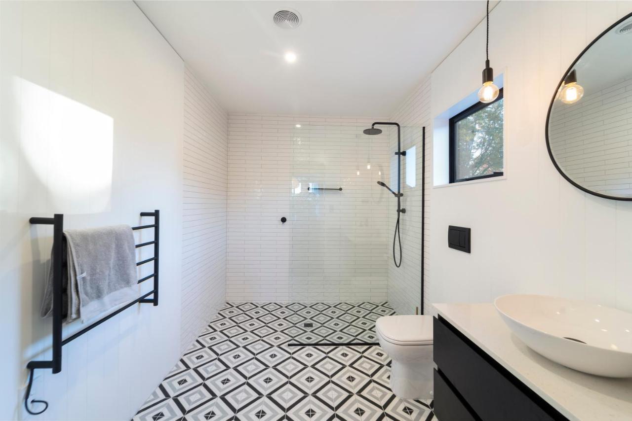 Black Barn Modern: Luxe Martinborough Escape ภายนอก รูปภาพ