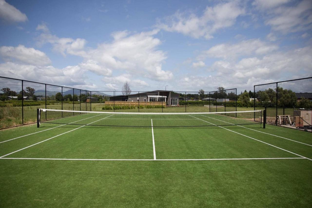 Black Barn Modern: Luxe Martinborough Escape ภายนอก รูปภาพ