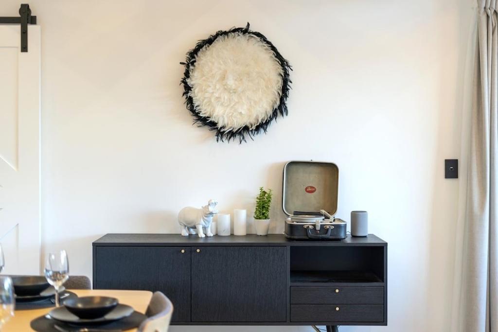Black Barn Modern: Luxe Martinborough Escape ภายนอก รูปภาพ