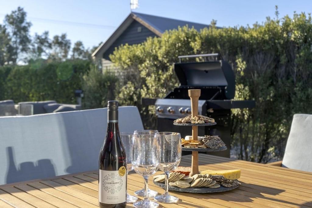 Black Barn Modern: Luxe Martinborough Escape ภายนอก รูปภาพ