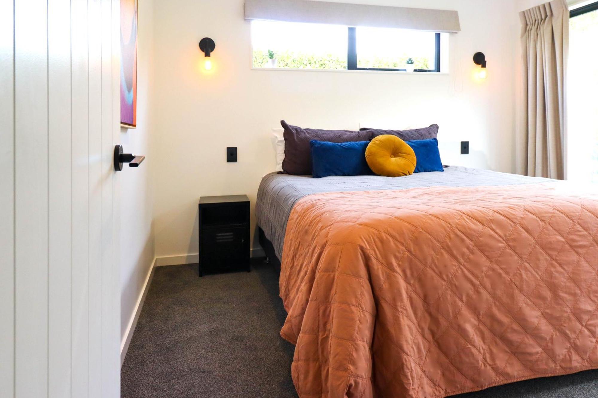 Black Barn Modern: Luxe Martinborough Escape ภายนอก รูปภาพ